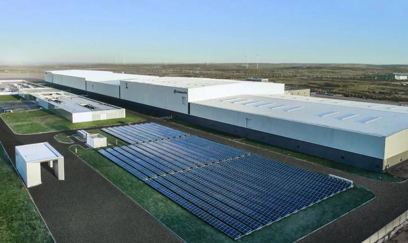 1713767199204461.jpeg 鄂尔多斯高新技术产业开发区光伏低碳示范基地厂房.jpeg